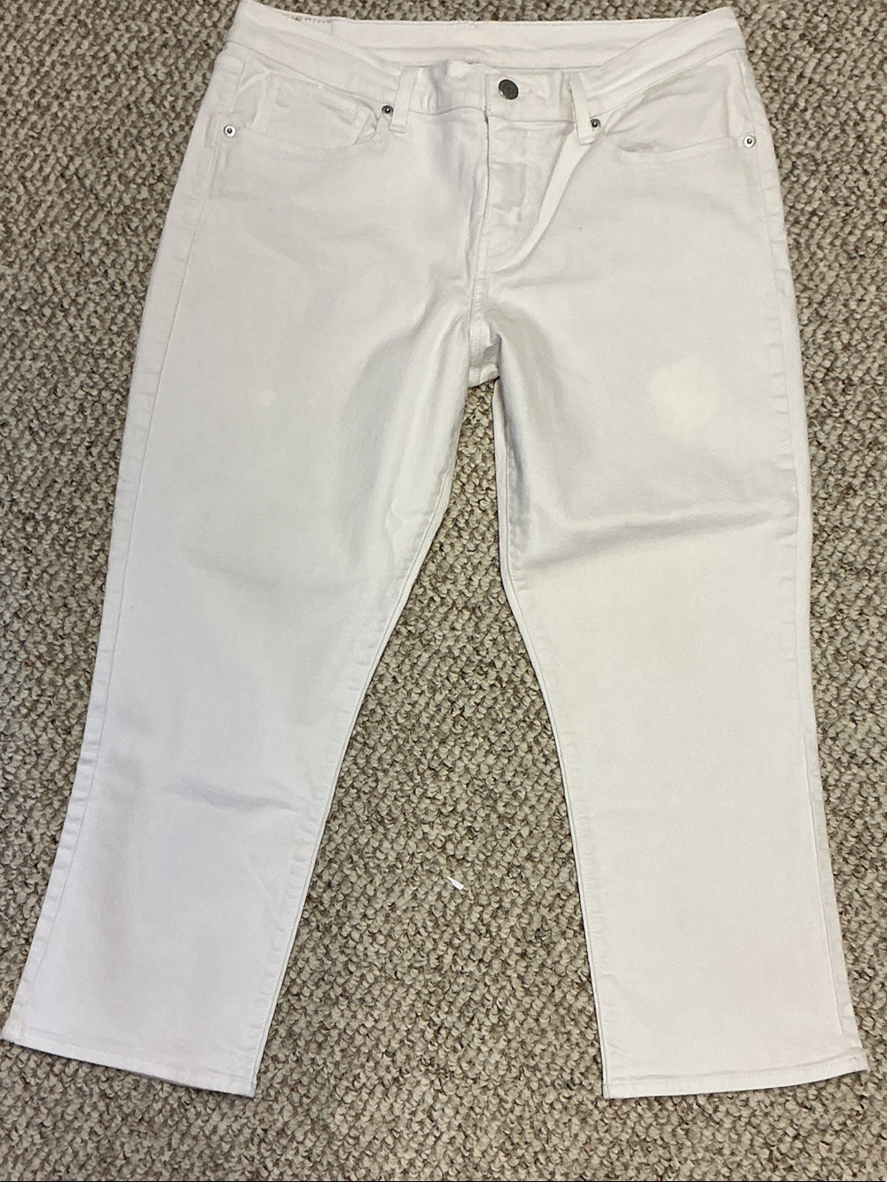 Levi's Women's White Ankle Crop Jeans. Size 31